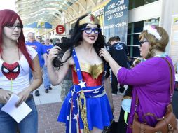 Personas disfrazadas como sus personajes favoritos ya están en el Centro de Convenciones en San Diego. AP /