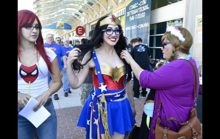 Personas disfrazadas como sus personajes favoritos ya están en el Centro de Convenciones en San Diego. AP /