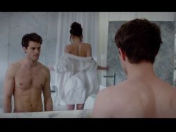 El avance revela las primeras escenas sensuales entre Jamie Dornan y Dakota Johnson. ESPECIAL /