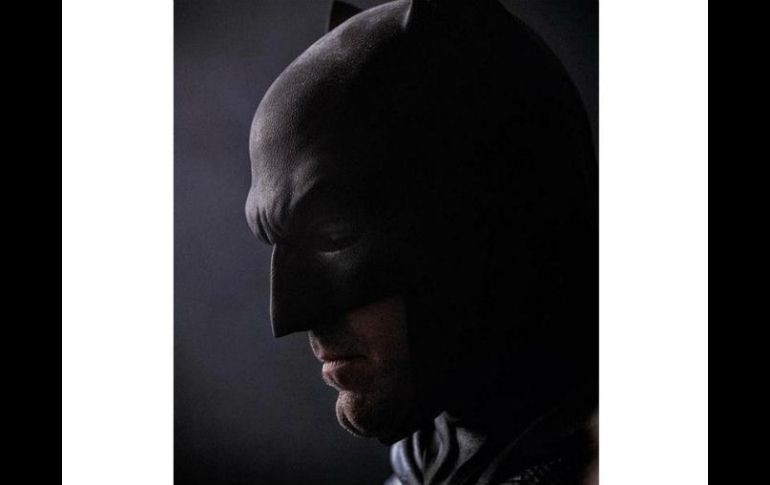 Zack Snyder presenta al nuevo hombre murciélago, Ben Affleck, quien tiene la difícil tarea de relevar a Christian Bale. ESPECIAL /