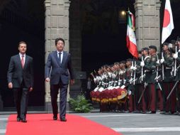 Enrique Peña Nieto y el primer ministro de Japón, Shinzo Abe, en Palacio Nacional. SUN /