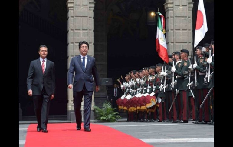 Enrique Peña Nieto y el primer ministro de Japón, Shinzo Abe, en Palacio Nacional. SUN /