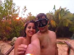 La pareja se estaba tomando una fotografía antes de que cayera el rayo. ESPECIAL /