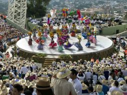 La Guelaguetza reúne música, danza y artesanías de diversos pueblos oaxaqueños. AFP /