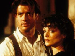 La versión dirigida por  Stephen Sommers en 1999, estuvo protagonizada por Brendan Fraser y Rachel Weisz. ARCHIVO /