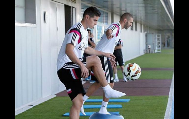 El refuerzo colombiano comienza a prepararse para alcanzar el nivel de sus compañeros. Twitter: @RealMadrid. ESPECIAL /