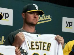 Jon Lester llega a los Atléticos procedente de Boston. AFP /