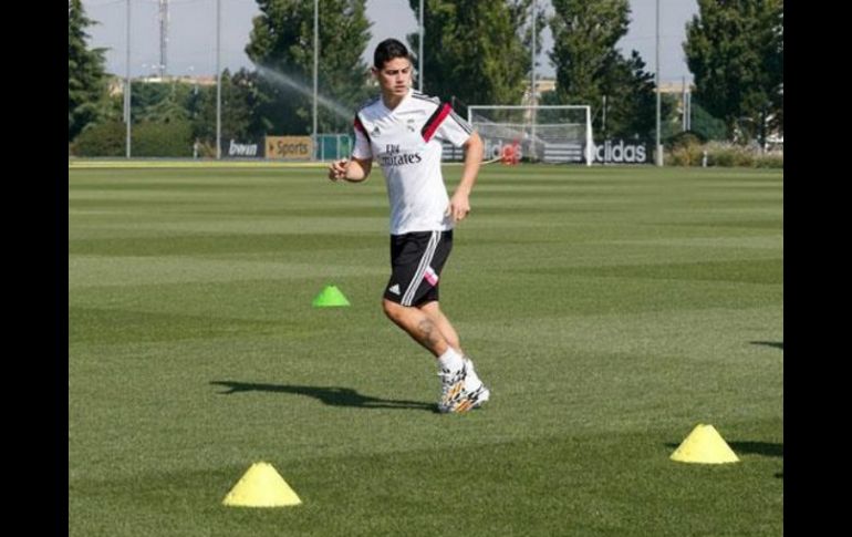 El colombiano James Rodríguez, durante su segundo entrenamiento. Foto: @realmadrid. ESPECIAL /