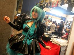 Decenas de cosplayers impactan a los visitantes con sus disfraces elaborados.  /