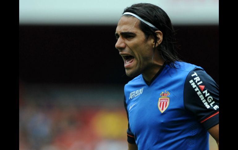 Radamel Falcao reacciona durante el juego de pre temporada contra el Valencia. AFP /