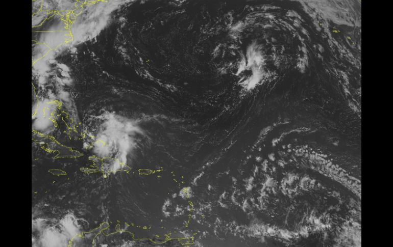 'Bertha' se aleja de Bahamas y pasa el martes entre la costa este estadounidense y las Bermudas. AP /