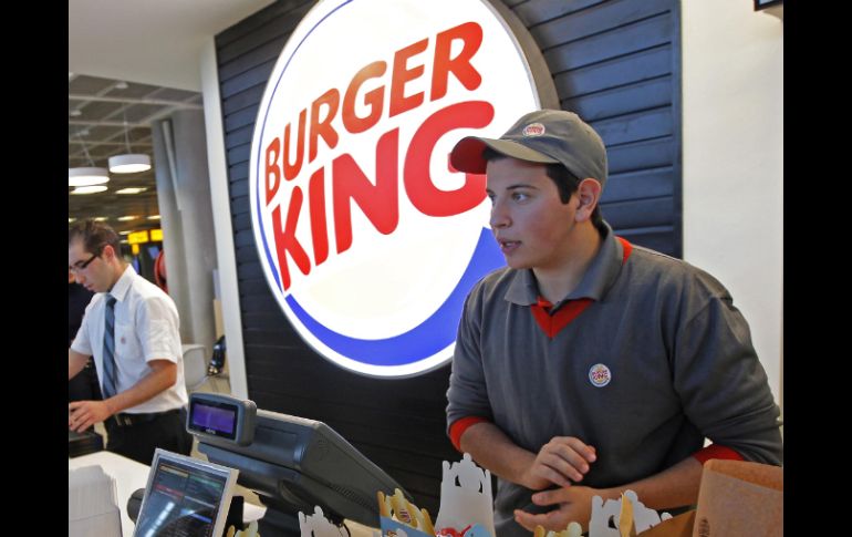 La operación comprende los derechos de franquicia que Grupo Zena tiene con Domino's Pizza y Burger King. ARCHIVO /