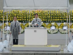 El premier japonés Shinzo Abe da un discurso en el servicio memorial en honor a las víctimas. AFP /