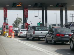 En los pasados días en la autopista México-Cuernavaca, los automovilistas tuvieron dificultades para cruzar. ARCHIVO /