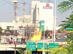 Personal de Protección Civil del Estado estima que el incendio podría tardar varias horas. Foto: ‏@raskitopa. ESPECIAL /