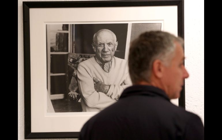 El material contiene fotografías inéditas del artista. ARCHIVO /