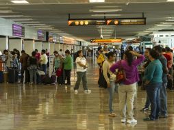 Todos los aeropuertos principales se están vigilando, aseguran autoridades de salud nacionales.  /