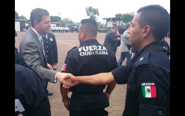 Alfredo Castillo participa en la graduación de los primeros elementos de la Fuerza Ciudadana en Michoacan. TOMADA DE @Comisionadomich  /