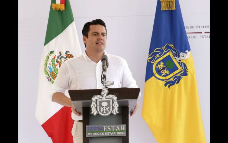 El mandatario acudió a Puerto Vallarta a inaugurar la tercera etapa de rehabilitación dle colector Centro-Norte. ESPECIAL /