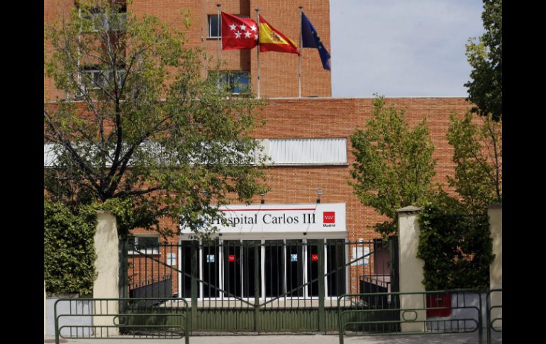 El sacerdote Miguel Pajares y la monja Juliana Bonoha permanecen en el Hospital Carlos III de Madrid; se reportan ''estables''. EFE /