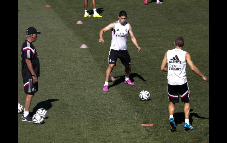 Ancelotti realiza la práctica con 22 jugadores en la Ciudad deportiva de Valdebebas. EFE /