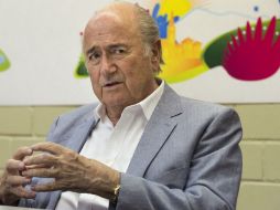 Blatter confirmaría si se postula como líder de la FIFA por quinta vez antes del plazo de enero. AP /