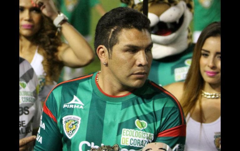 Salvador Cabañas, máximo goleador de Jaguares, recibió un homenaje al medio tiempo del partido. NTX /