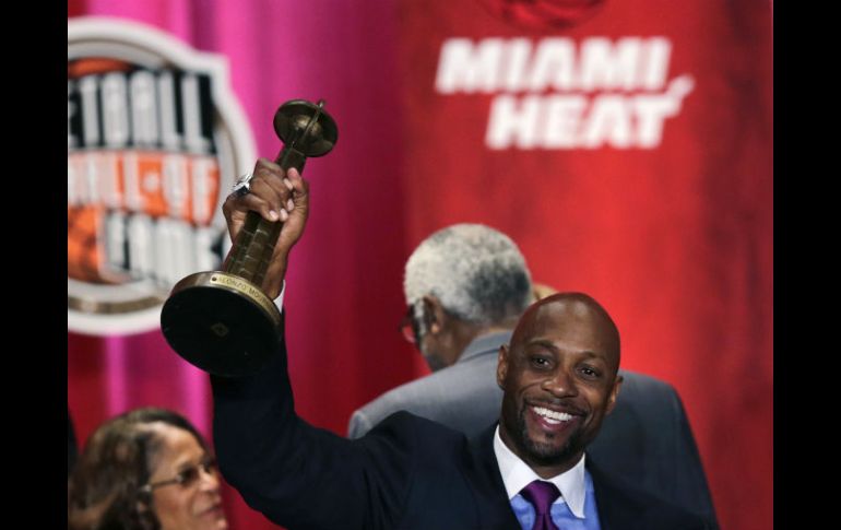 Alonzo Mourning ganó el título de 2006 con Miami, primero para la franquicia. AP /