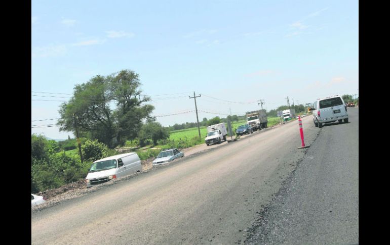 Carretera libre a Ciudad Guzmán. Es una de las vías que está siendo intervenida para su reparación.  /