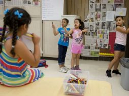 Algunos padres optan por enviar a sus hijos a escuelas privadas luego de comprobar la diversidad racial. AP /