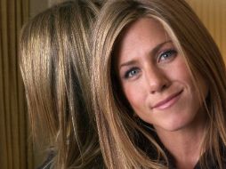 Aniston, de 45 años, comenta que se siente más cómoda cuando pesa entre 49 y 51 kilogramos. ARCHIVO /