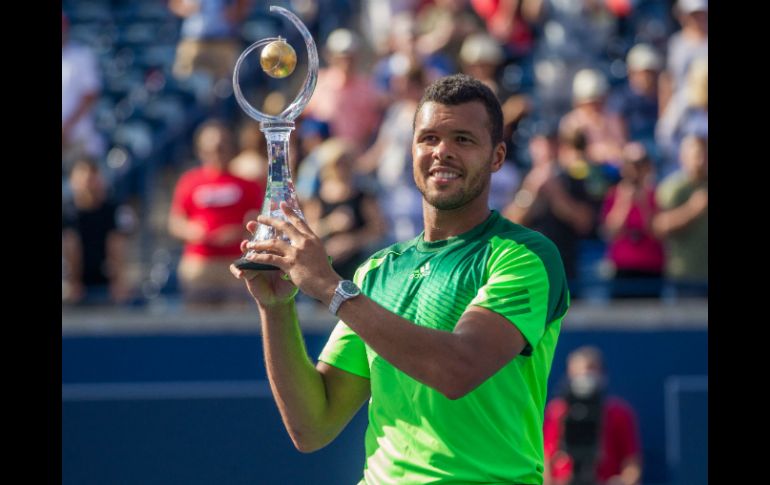 Tsonga venció a Roger Federer y ganó el Masters de Toronto este fin de semana. AFP /