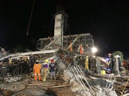 Las autoridades han iniciado las labores de búsqueda de posibles desaparecidos, cuyo número podría ascender a 14. EFE /