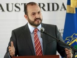 El secretario de Finanzas, Ricardo Villanueva, señala que el adeudo provocó una baja en la calificación crediticia de la Entidad. ARCHIVO /