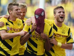 Con una máscara del 'Hombre Araña' el equipo de Dortmund festejó uno de sus goles. AFP /