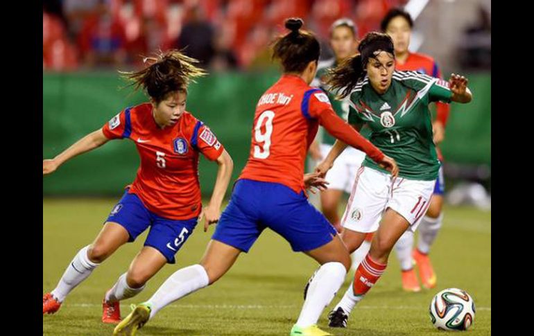 Fabiola Ibarra (der.) durante el partido, tomada del twitter @FEMEXFUTOFICIAL ESPECIAL /