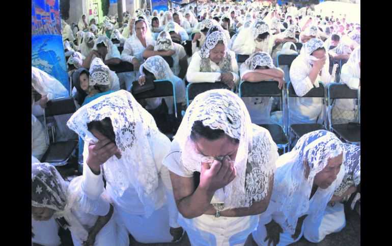 EL GRAN DÍA. Decenas de miles de fieles cantaron, oraron y lloraron en la Santa Convocación, el acto cumbre de la congregación.  /