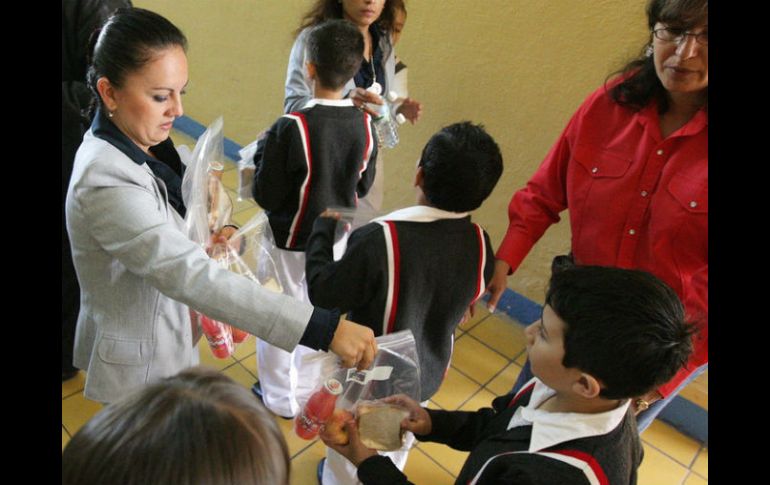 Los DIF municipales deberán coordinarse con las escuelas y solicitar su ampliación antes del 25 de agosto. ARCHIVO /