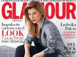 La actriz protagoniza la portada de la revista ‘Glamour’ del mes de agosto. ESPECIAL /