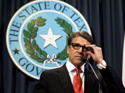 Rick Perry tiene cargos en su contra por abuso de poder al amenazar con un veto a la oficina del fiscal de Travis. AP /