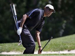 Durante la primera semana de descanso, el mandatario incluso pudo jugar golf. AP /