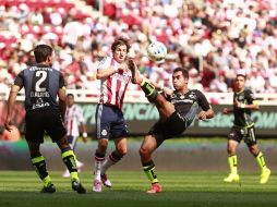 Chivas perdió de último momento 1-0 frente al Santos.  /