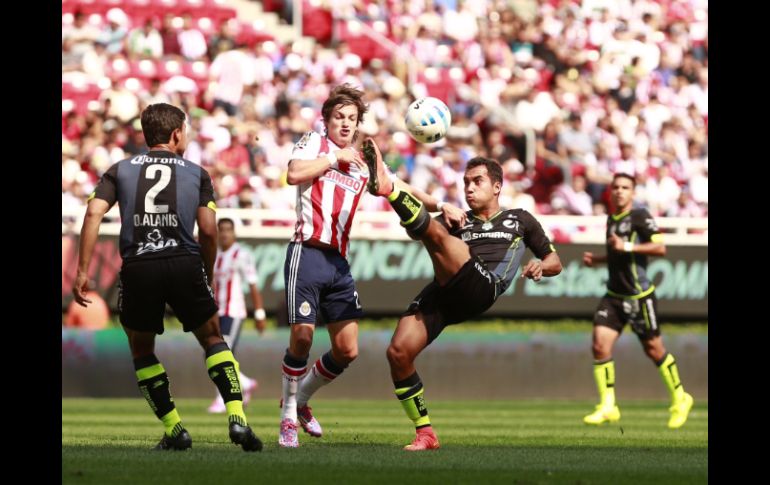 Chivas perdió de último momento 1-0 frente al Santos.  /