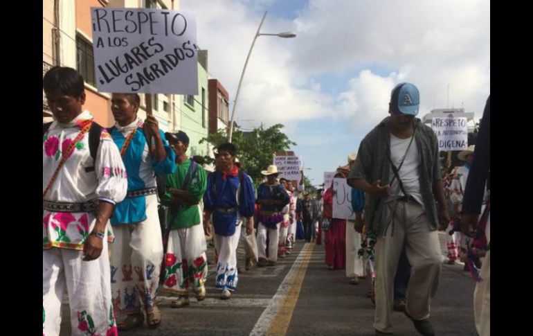 Unos 400 huicholes acamparán fuera de la Sedatu, localizada en Palacio Federal, hasta que se resuelva el conflicto.  /