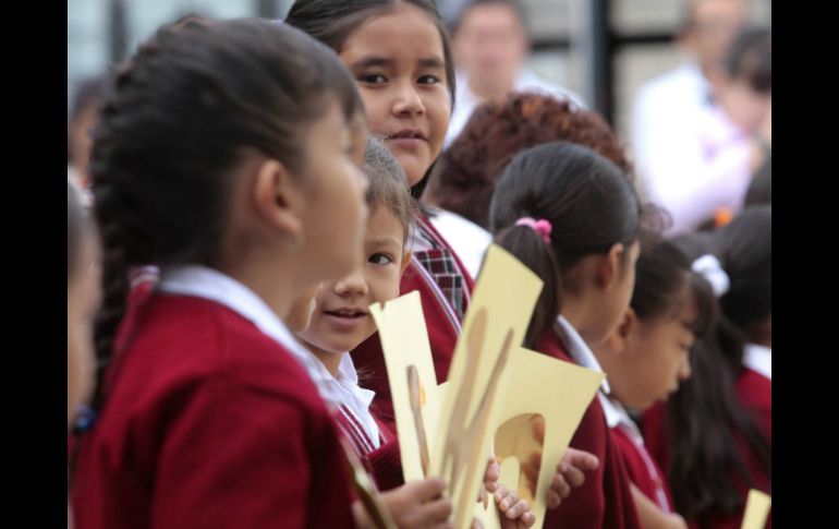 En Guadalajara hay más de 300 escuelas y 150 tipos de diseños diferentes de uniformes. ARCHIVO /