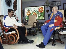 Fotografía de la reunión entre Nicolás Maduro (i) y Fidel Castro (d). EFE /