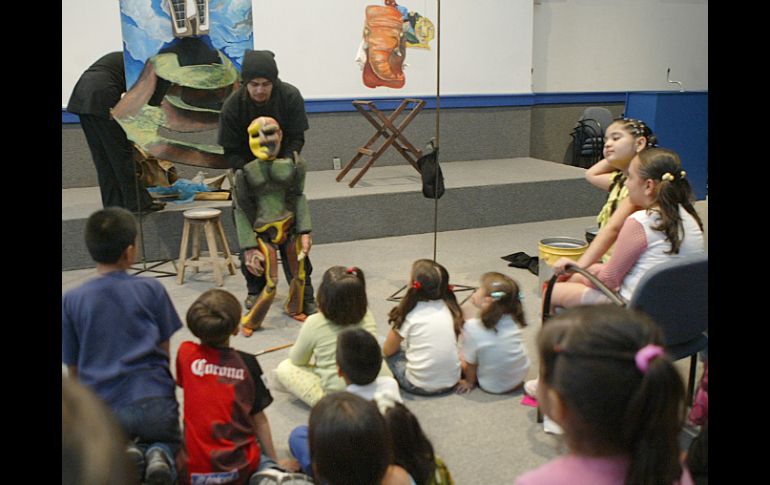 Llevar a los hijos a cursos de verano es una de las alternativas de muchos padres de familia. ARCHIVO /