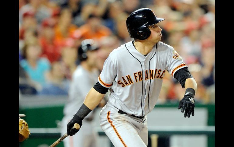 El novato Joe Panik conectó ayer su primer jonrón en las Grandes Ligas para definir el juego. AFP /