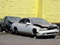 Los autos deben tener 90 días mínimo en el mismo lugar para que se puedan acreditar en estado de abandono. ARCHIVO /