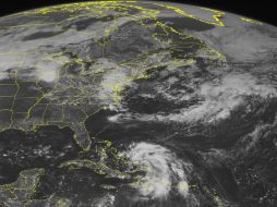 La tormenta pasaría sobre o cerca de la región sureste de las Bahamas. AP /